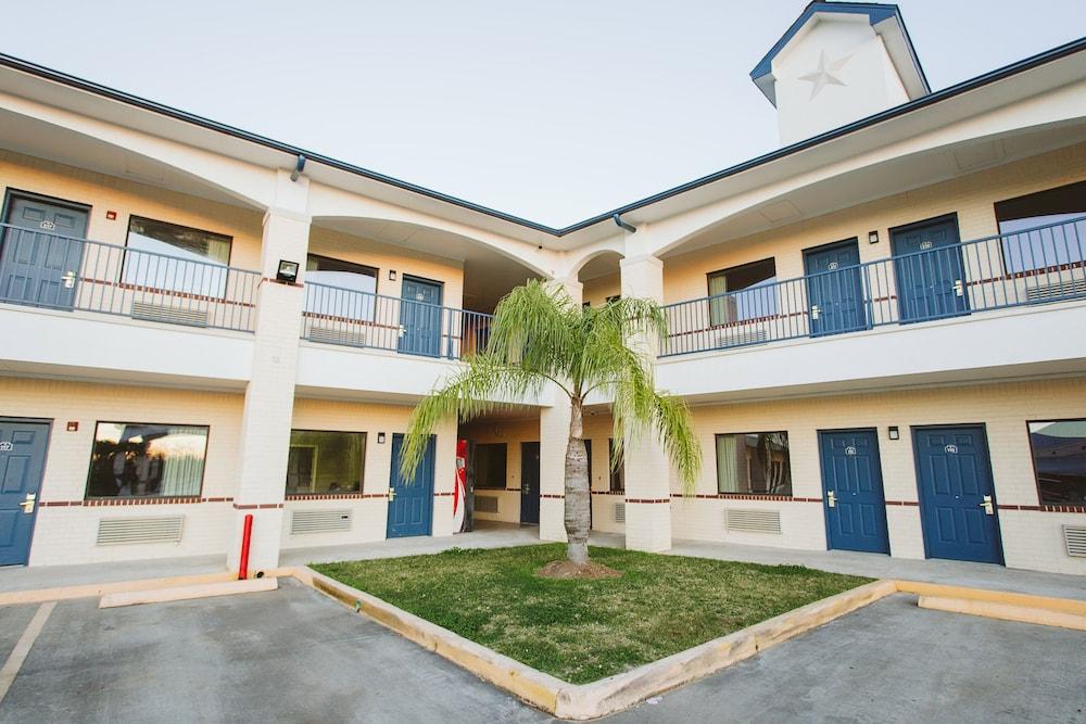 Hotel Bliss Kemah Exterior photo